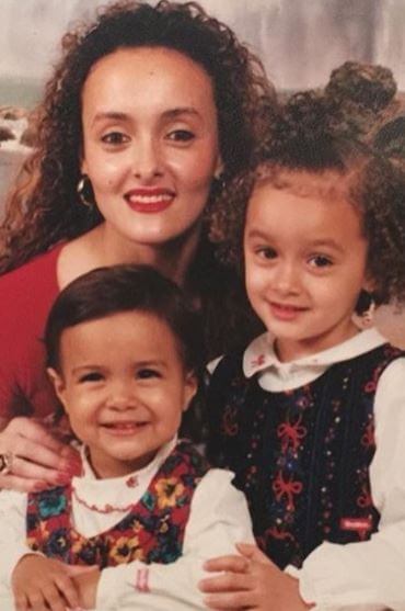 Roxanne Dejesus with her two daughters